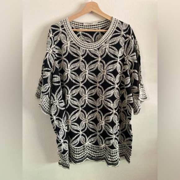 Anthropologie Solitaire Tunic Top 2X Black White Embroidered Floral Starburst - Picture 1 of 9